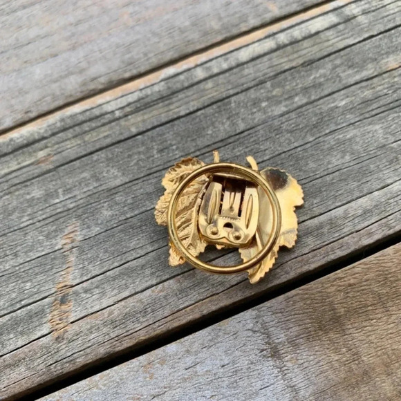 Vintage Scarf Loop Clip Gold Brass Tone Leaf Design West Germany - Picture 4 of 6